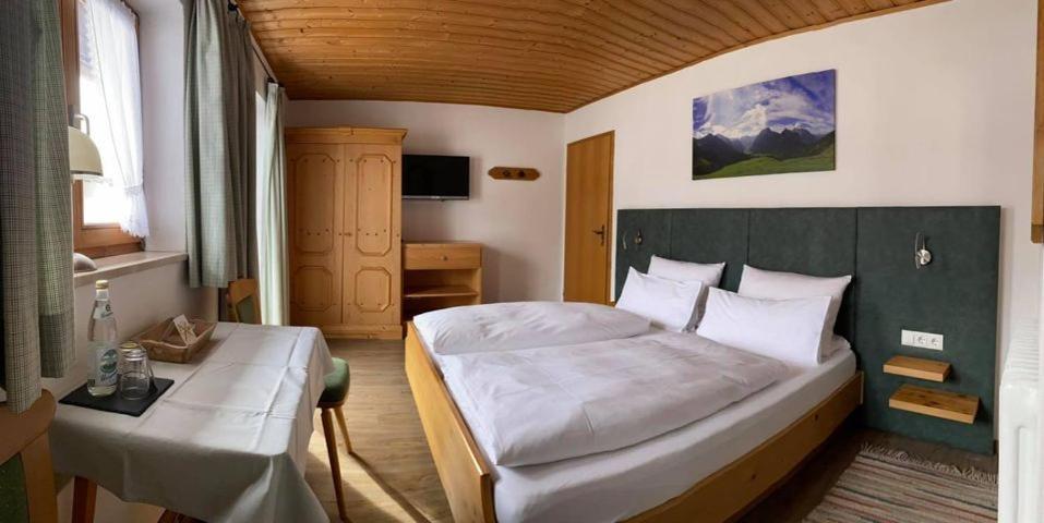 Fruehstueckspension Gaestehaus Zum Weissen Roessl Валльгау Екстер'єр фото