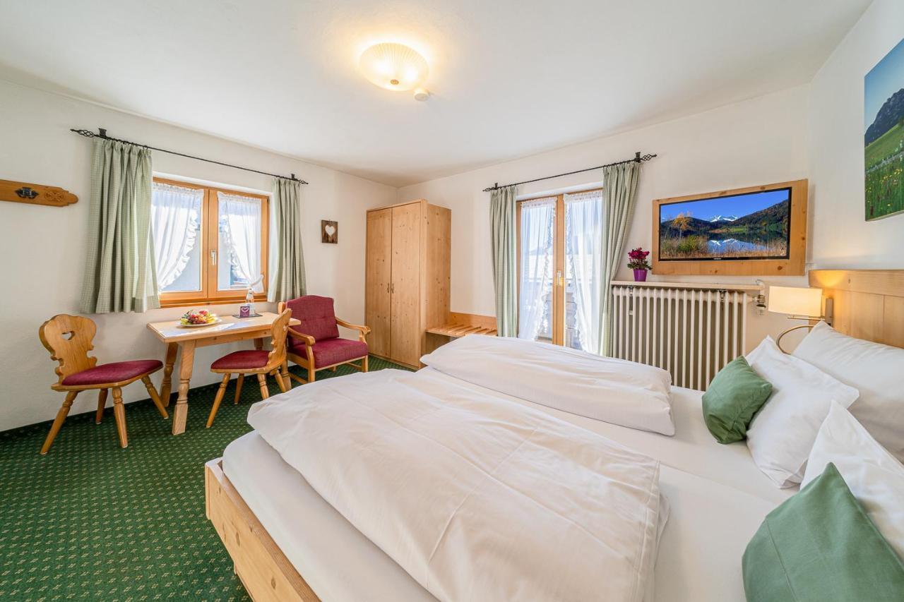Fruehstueckspension Gaestehaus Zum Weissen Roessl Валльгау Екстер'єр фото