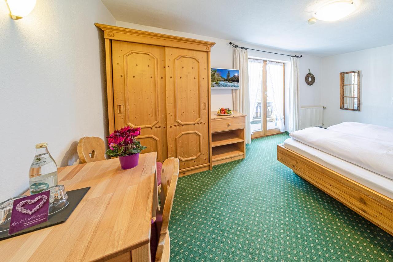 Fruehstueckspension Gaestehaus Zum Weissen Roessl Валльгау Екстер'єр фото